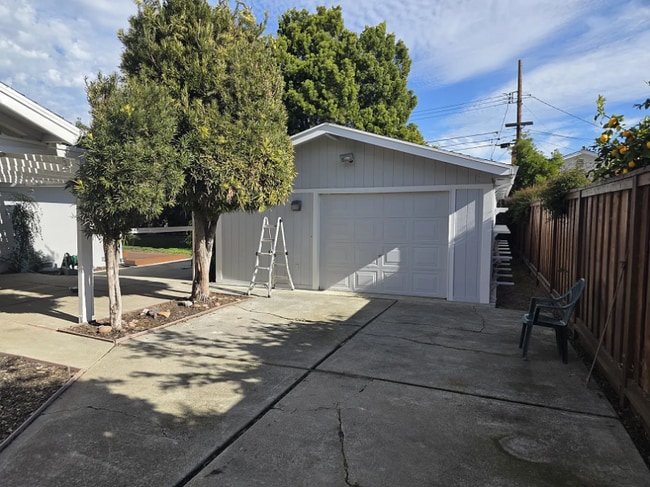 Building Photo - 776 Berkshire Pl