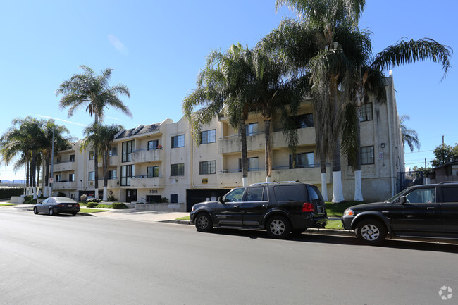 Eton Palms Apartments - Canoga Park, CA | Apartments.com