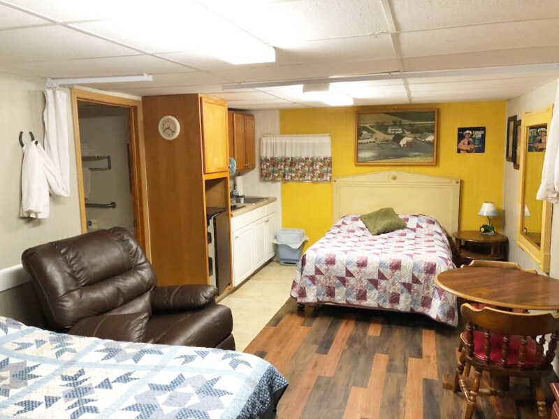 Primary Photo - 410 2nd Ave