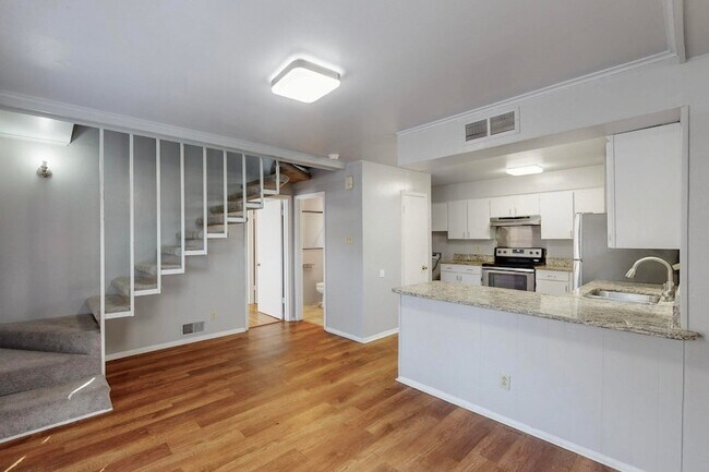 Foto del edificio - 7948 Habersham Ln