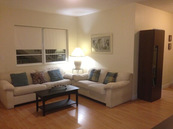 Sala de estar - 7510 Carlyle Ave