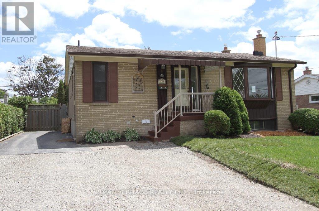 Photo principale - 713 Burns St W
