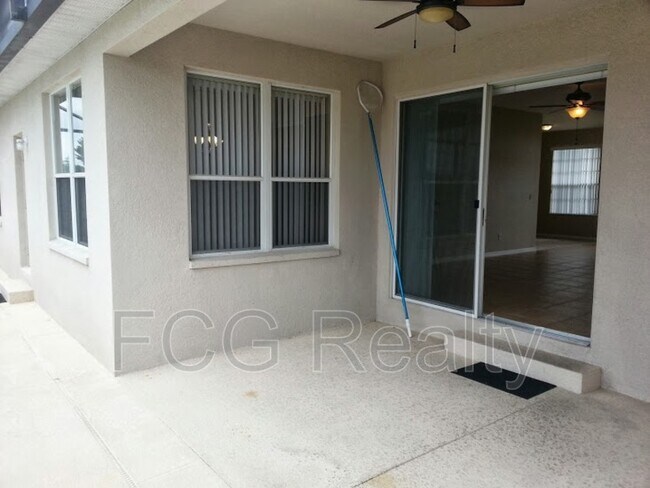 Foto del edificio - 243 Wildflower Rd
