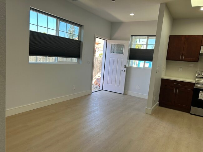 Foto del edificio - 10223 Sterling Blvd
