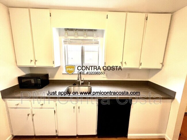 Foto del edificio - 1060 Oak Grove Rd