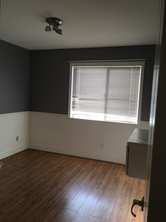 Foto del edificio - Charming home in established neighborhood with 4 bedrooms and 3 baths.