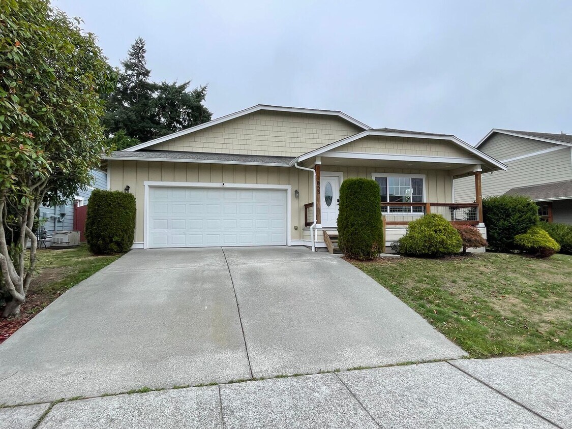 Foto principal - Charming, Modern One Story Home! Pet Frien...