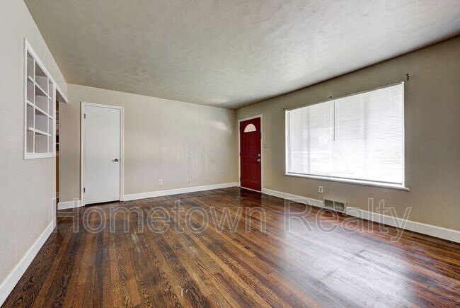 Building Photo - 729 E Bouse Dr