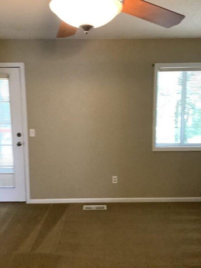 Building Photo - 156 Woodfield Pl