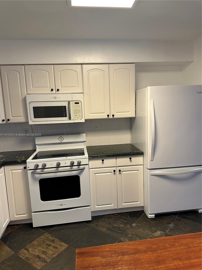 Foto del edificio - 2159 NE 122nd St