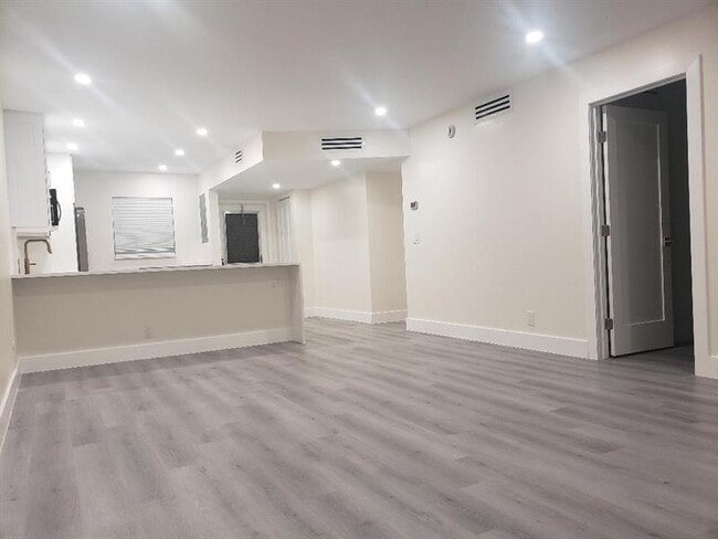 Foto del edificio - 829 Camino Rd