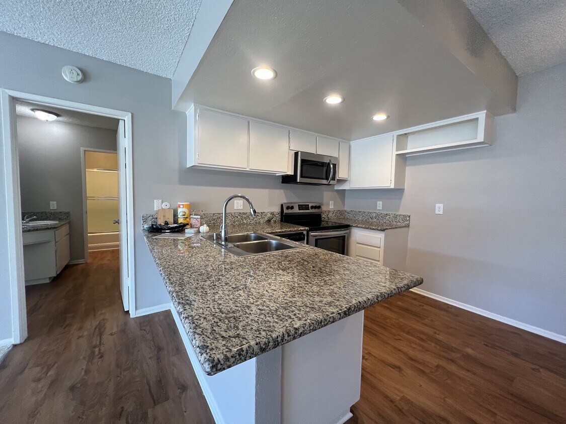 Cross Roads Apartment Homes Apartments in Anaheim, CA