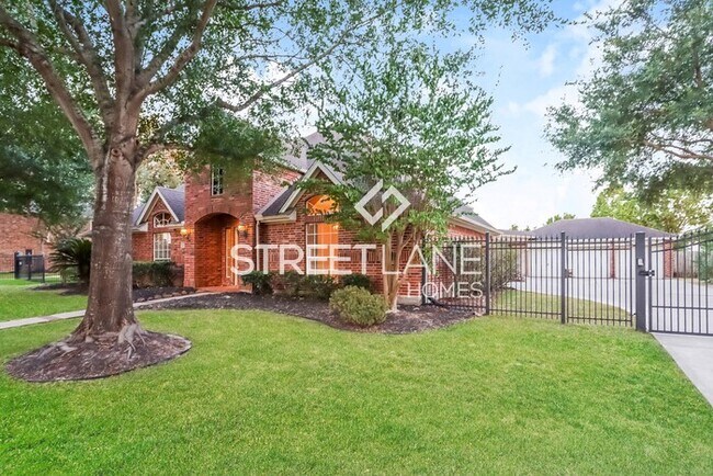 Foto del edificio - 3 Bed/3 Bath Home with 3-Car Garage!