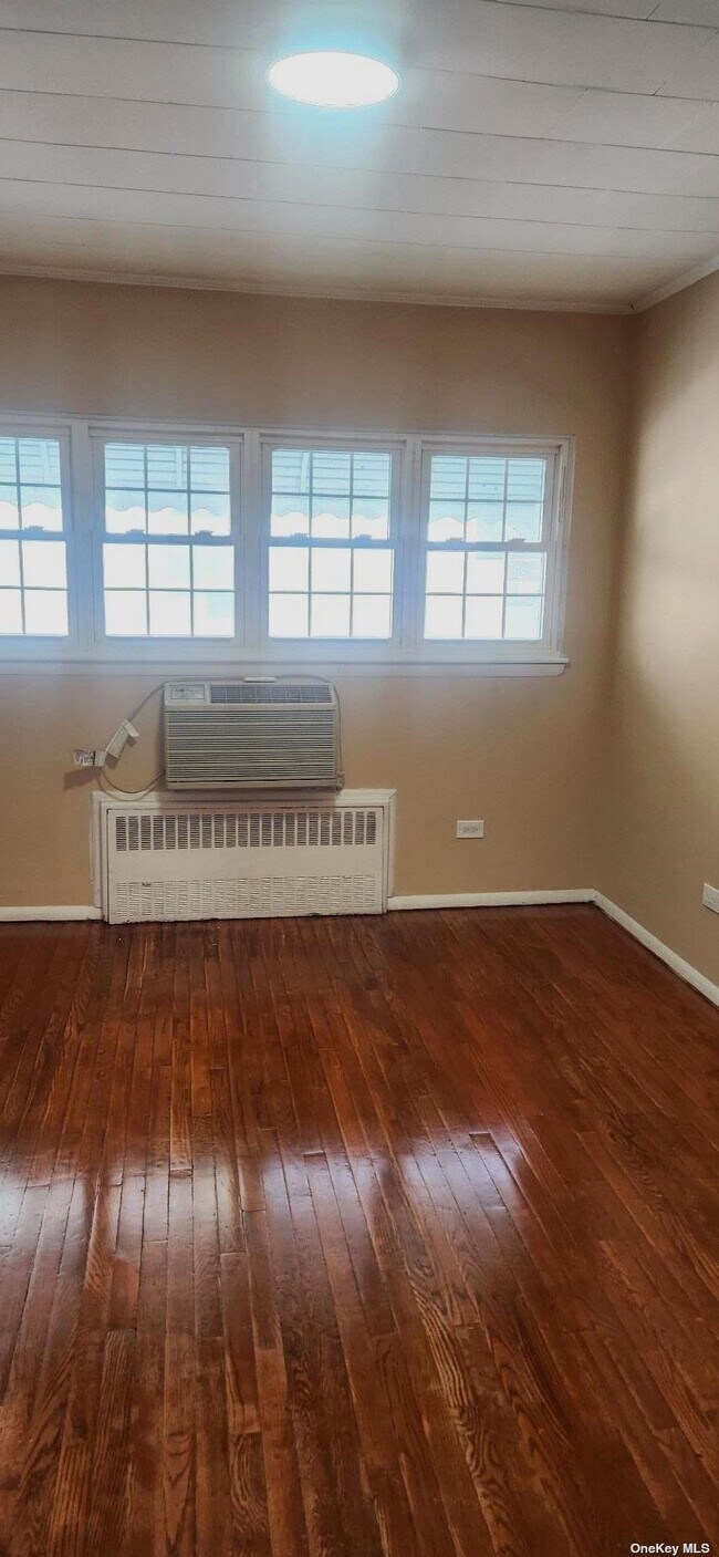 Building Photo - 191-40 116th Ave