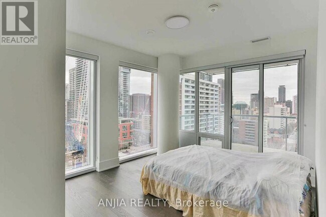 Photo du bâtiment - 1 Gloucester St