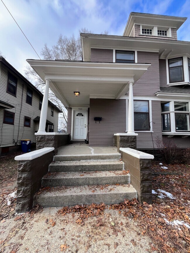 Foto del edificio - 709 Lafayette Ave SE