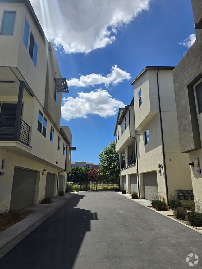 Building Photo - 19540 Cardigan Dr