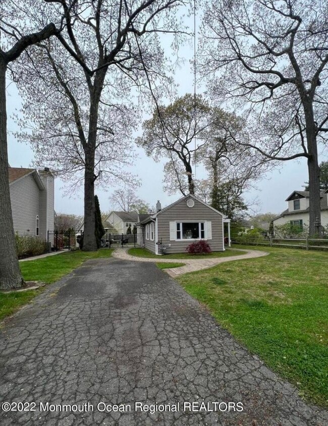 Building Photo - 451 Harnell Ave