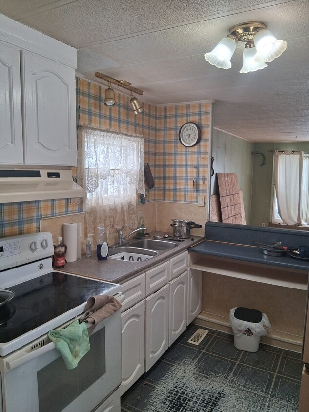 Building Photo - 7 Costin Dr