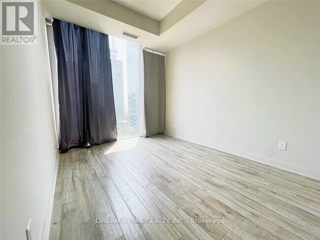 Photo du bâtiment - 126-2126 Simcoe St