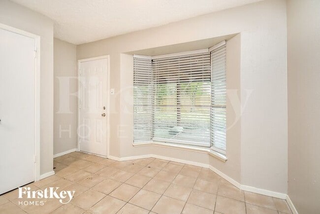 Building Photo - 16239 La Terra Dr
