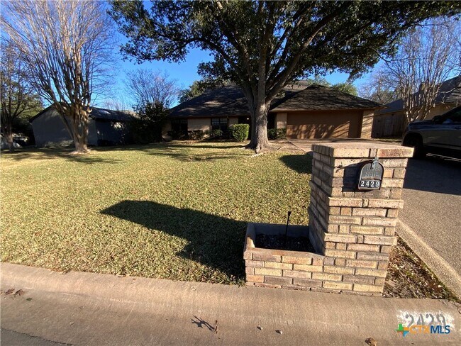 Foto del edificio - 2429 Canyon Creek Dr