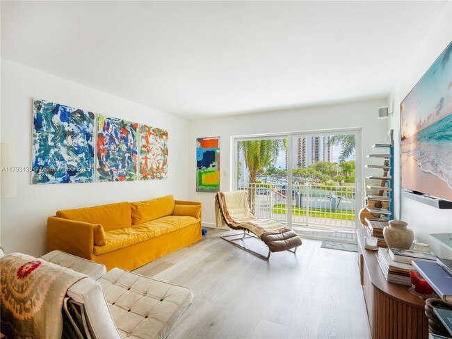 Foto del edificio - 1631 NE 114th St