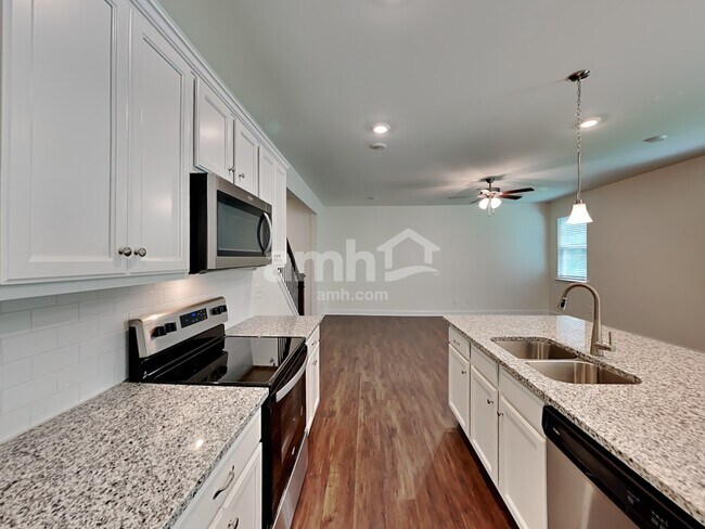 Foto del edificio - 1056 Highland Walk