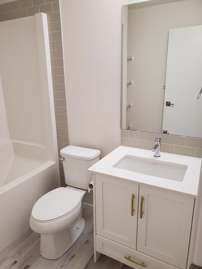 Building Photo - 120 Redstone Walk NE