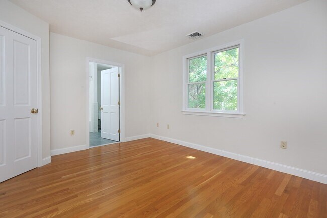 Building Photo - 66 Pelham St