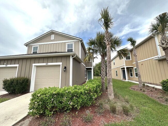 Foto del edificio - Newer Townhome in Ideal Location