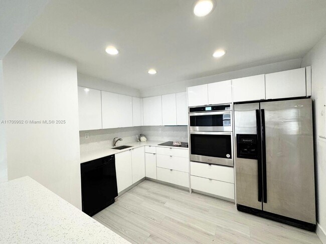 Foto del edificio - 18151 NE 31st Ct