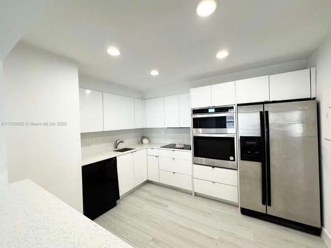 Building Photo - 18151 NE 31st Ct