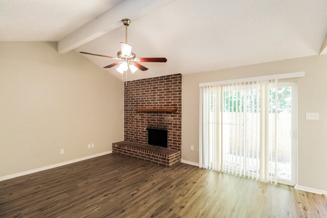 Foto del edificio - 2800 Terry Ct
