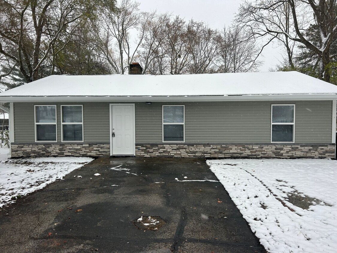 Primary Photo - 3 Bed NEWLY REMODELED! Multiple Lease Opti...