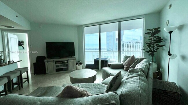 Foto del edificio - 480 NE 30th St