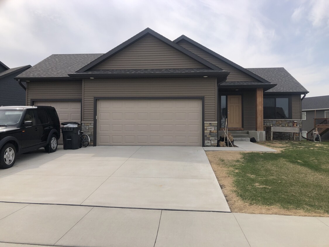 6467 Fairway Dr NW, Rochester, MN 55901 House Rental in Rochester, MN