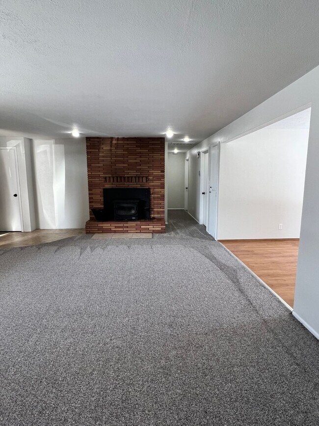 Foto del edificio - 3 Bedroom, 2 bath home in Moyina Heights *...