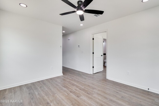 Building Photo - 142 Racca Rd