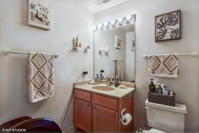 Foto del edificio - 836 W 15th Pl