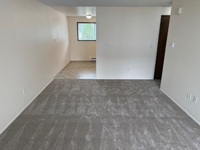Building Photo - Hare 2408 7 unit - Everett