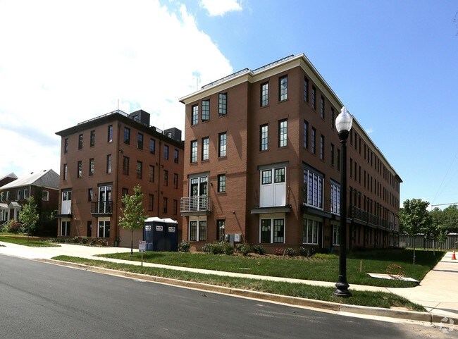 Building Photo - The Crossing at Ballston