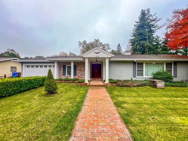 Foto del edificio - Four Bedroom Ranch-Style Home on an Extra-Large Lot