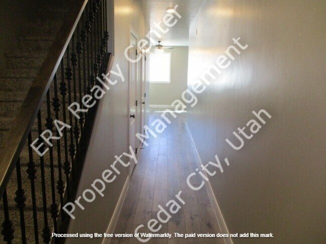 Foto del edificio - Move-In Discount - 3 Bedroom - 2.5 bathroom - in the heart of Cedar City!