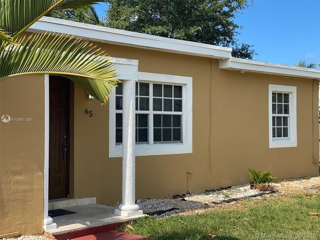 Foto del edificio - 65 NW 121st St