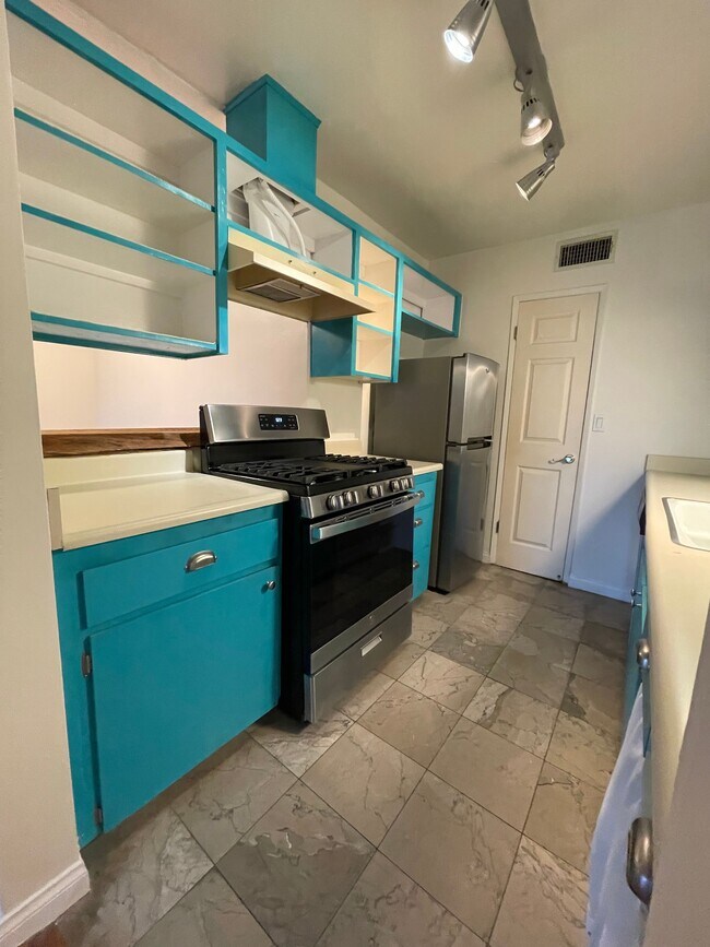 Foto del edificio - 15344 Weddington St