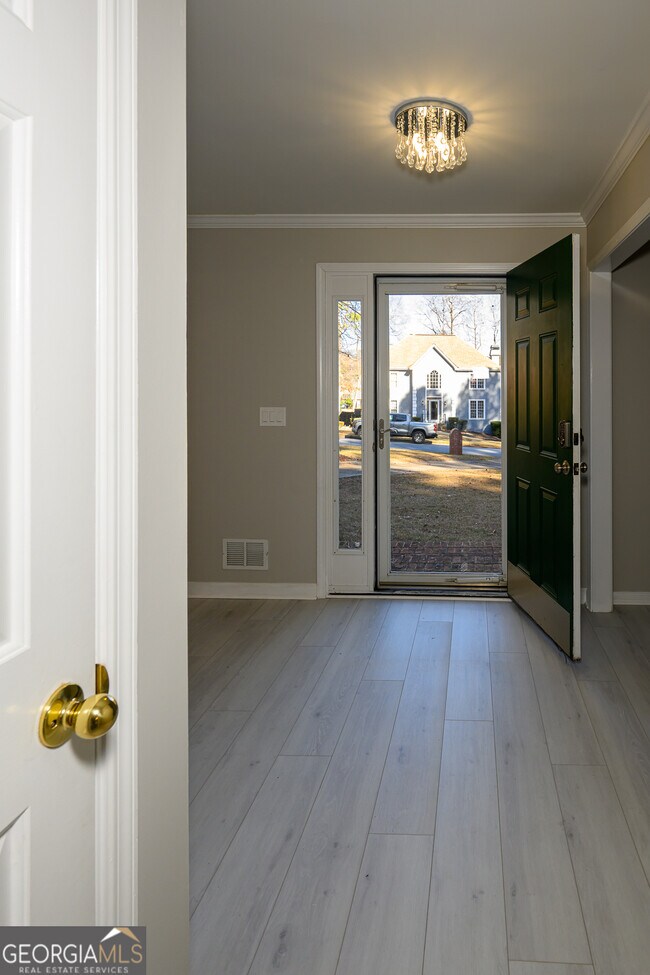 Foto del edificio - 151 Lakeside Dr NW