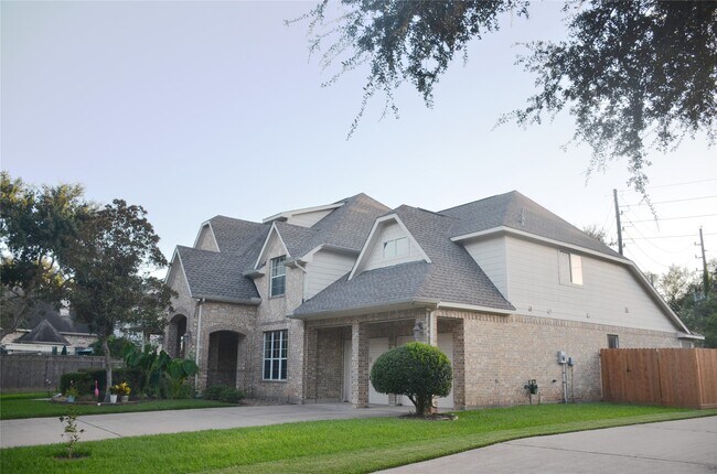 Building Photo - 3303 Charleston Ct