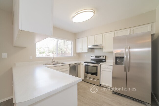 Building Photo - 4823 S Roberts Rd