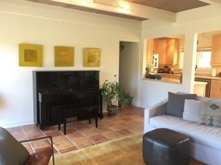 Great room - looking toward hall and kitchen - 598 Northern Ave